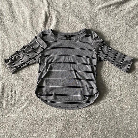 Long Sleeve Crop - Picture 1 of 2